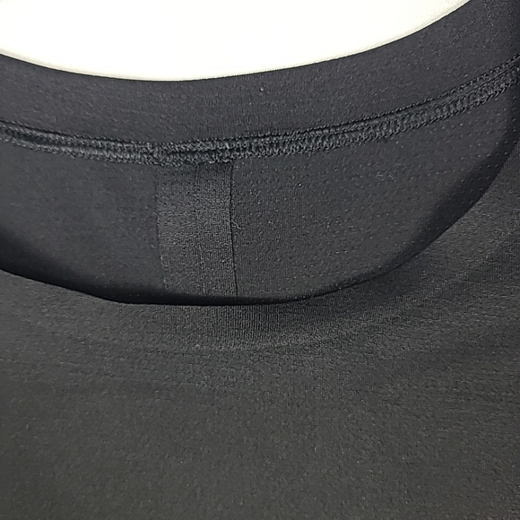 NEW Lululemon Ultralight Reflective Running Tee Shirt Graffic Black Size 4 NWOT - Picture 3 of 6